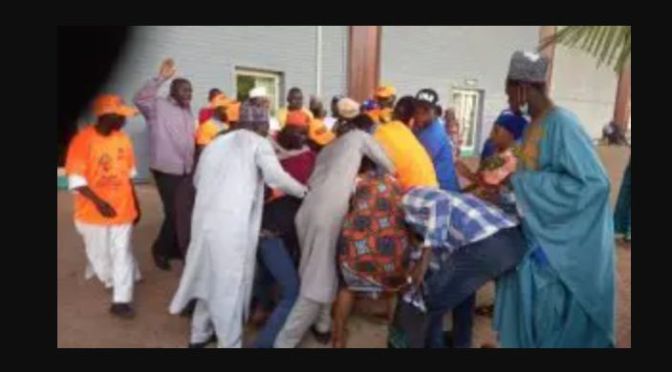 Panic as APC supporters lynched on one of them who tried to run away with money given to them.